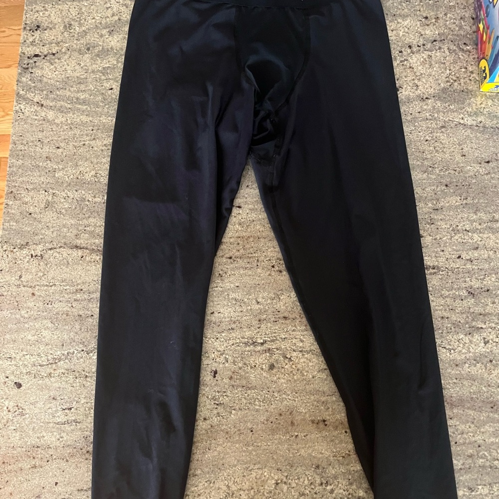 Mens medium Under Armour HeatGear compression leggings